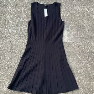 Ann Taylor sleeveless knit pleaded dress
